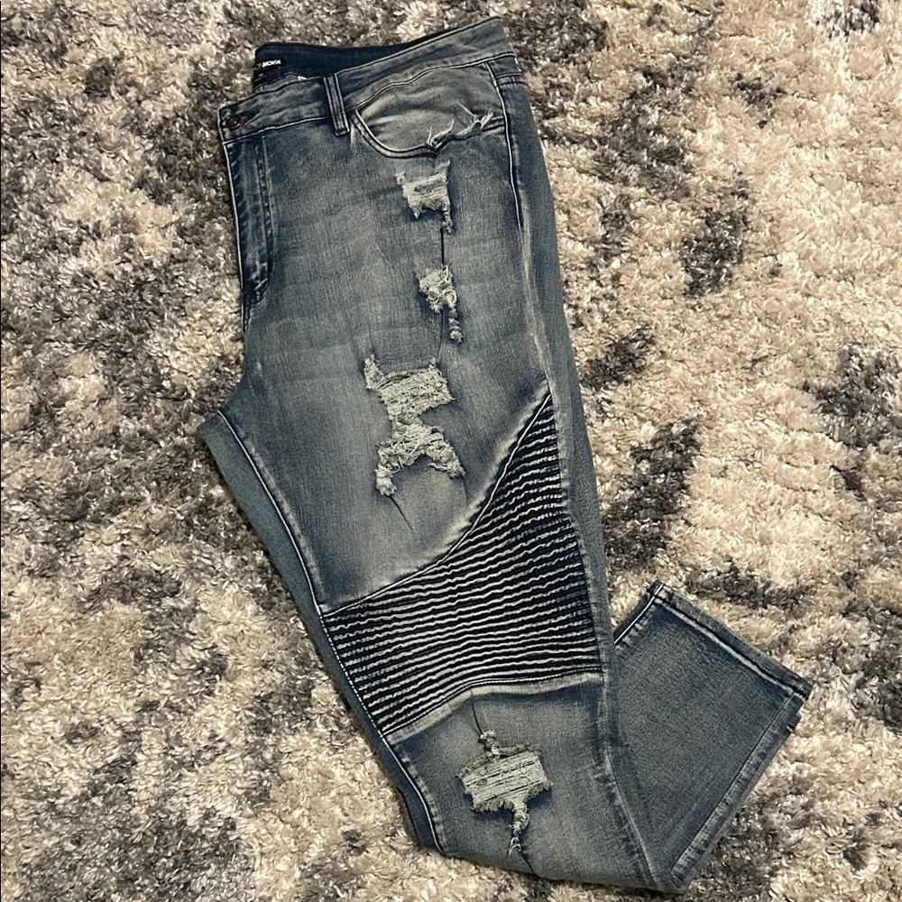 Fashion Nova Women's Distressed Skinny Jeans in Washed Blue